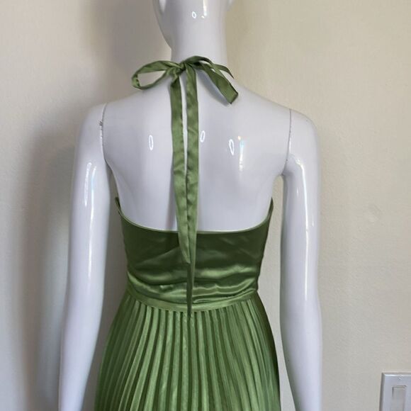 Betsy & Adam Apple Green Pleated Gown Size 2 - Picture 8 of 16